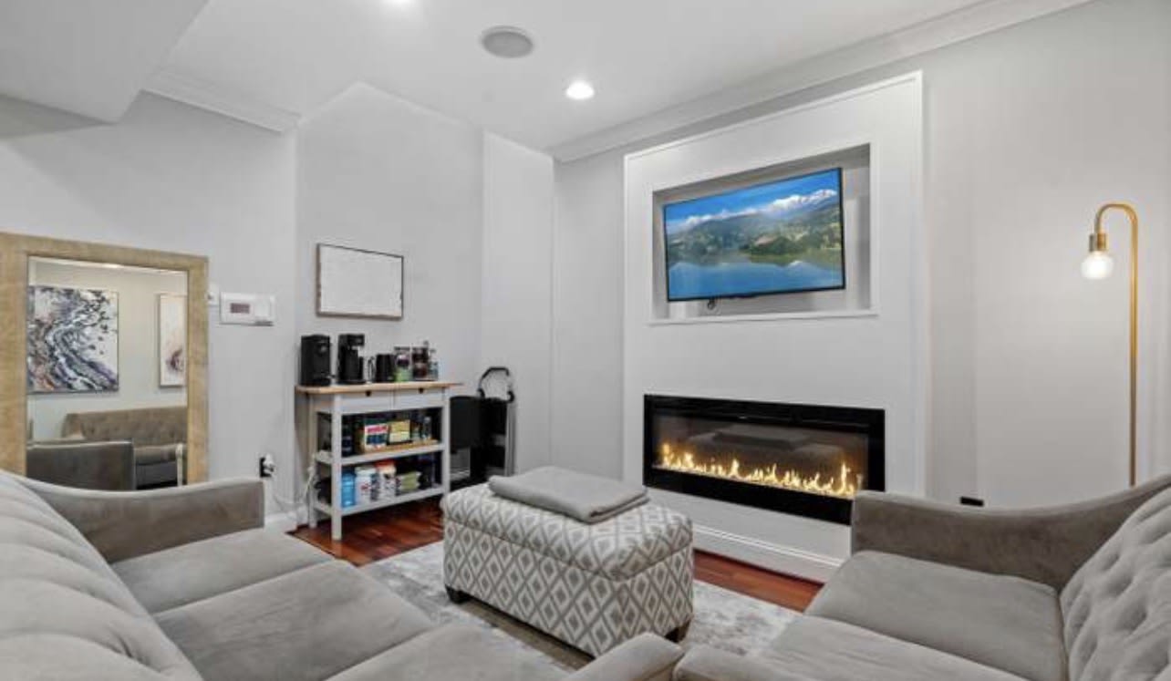1317 Adams Street Northeast – photo 1