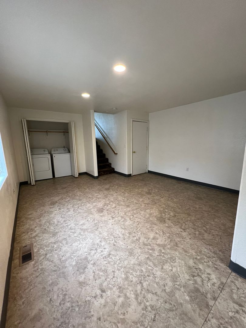 Tri Level 2 Bedroom 1 5 Bathroom Duplex Located Near Sky Lakes And Oregon Tech – photo 4