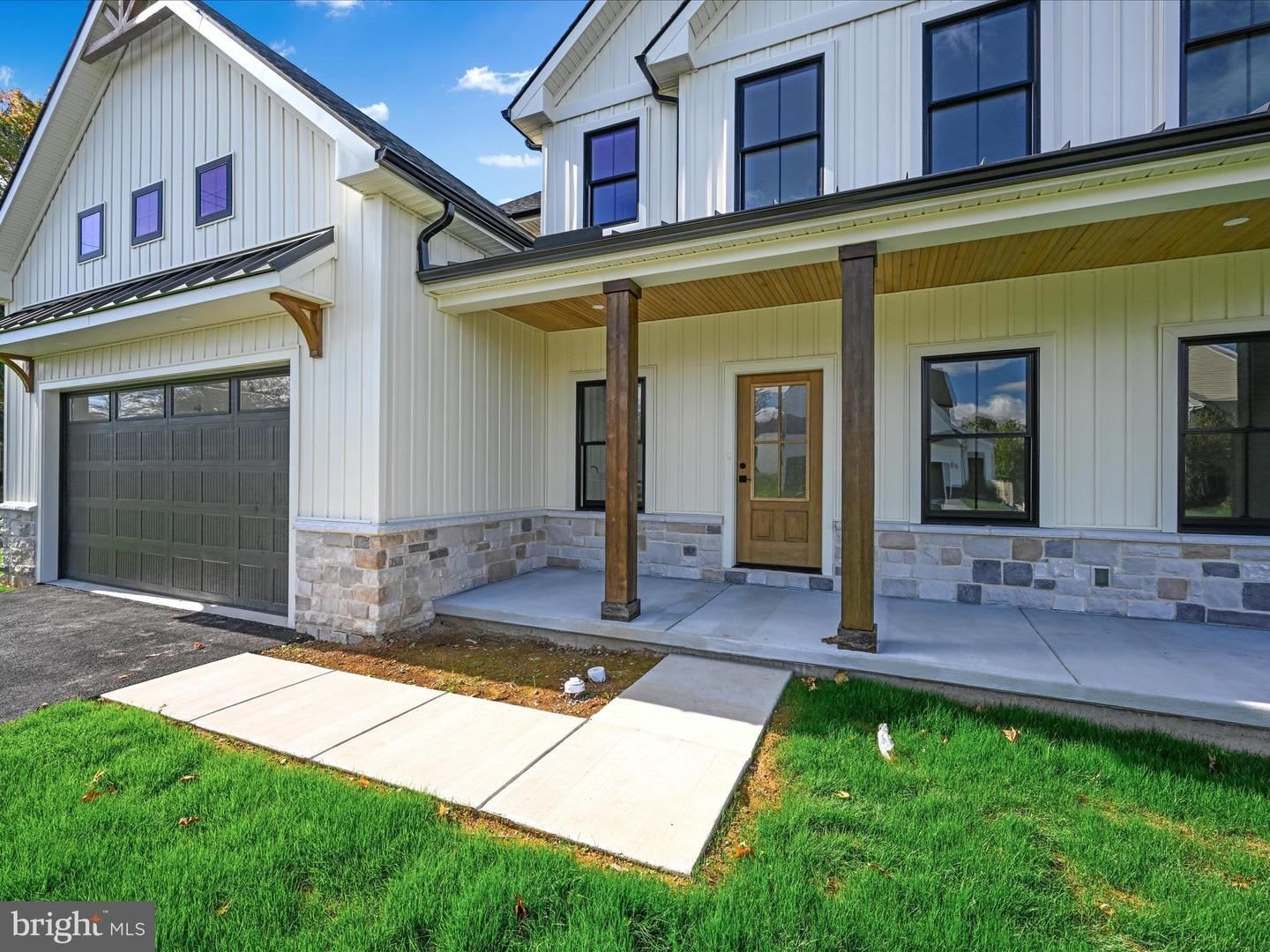 4 Bed 3.5 Bath Brand New Custom Home in East Petersburg – photo 2