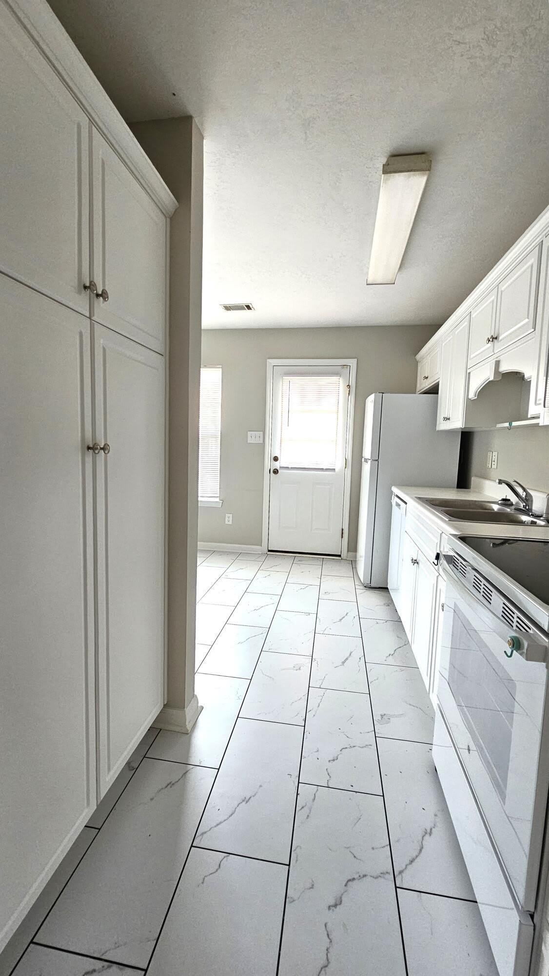 340 Greendale Place – photo 4