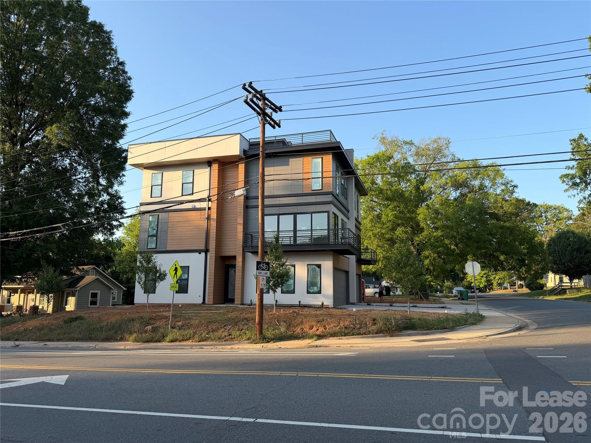 212 Smallwood Street S – photo 4