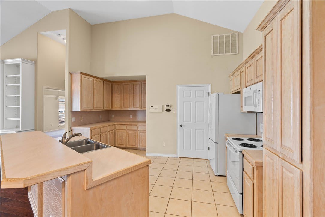 5642 Lipes Blvd Unit #13 – photo 4