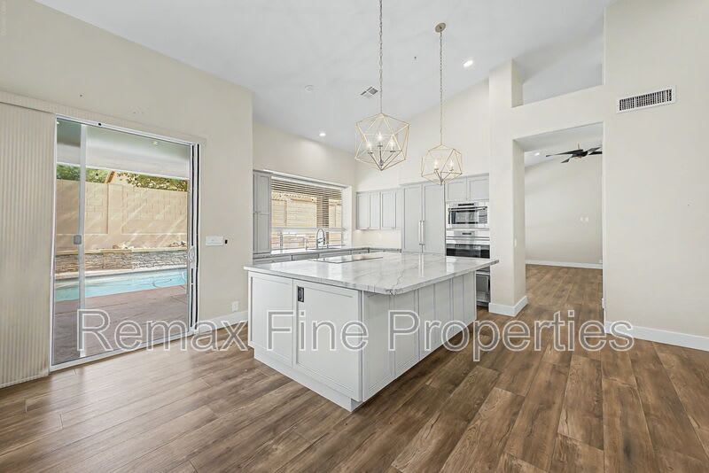 9118 E Topeka Drive – photo 4