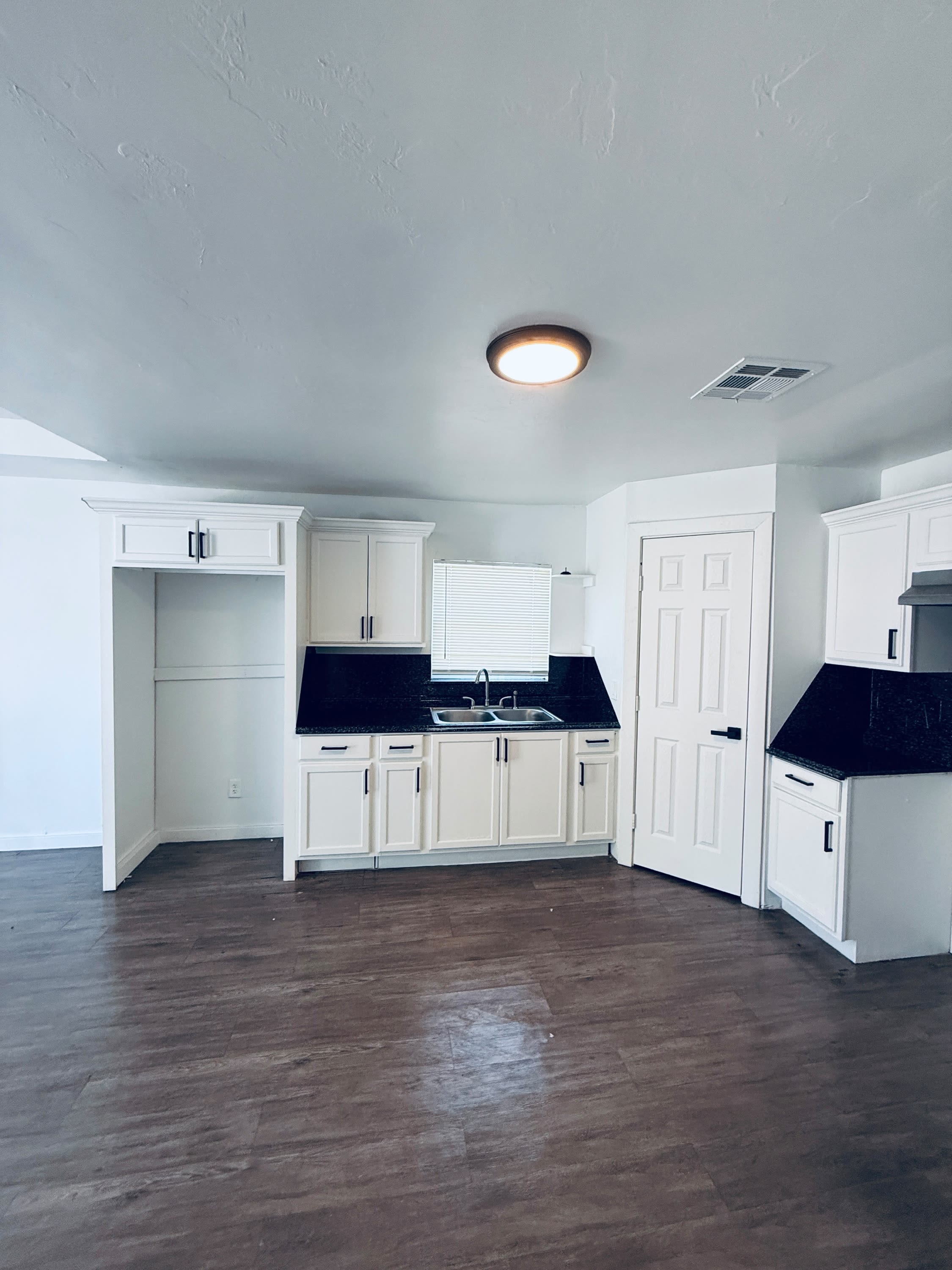 326 E Harmon Dr – photo 3