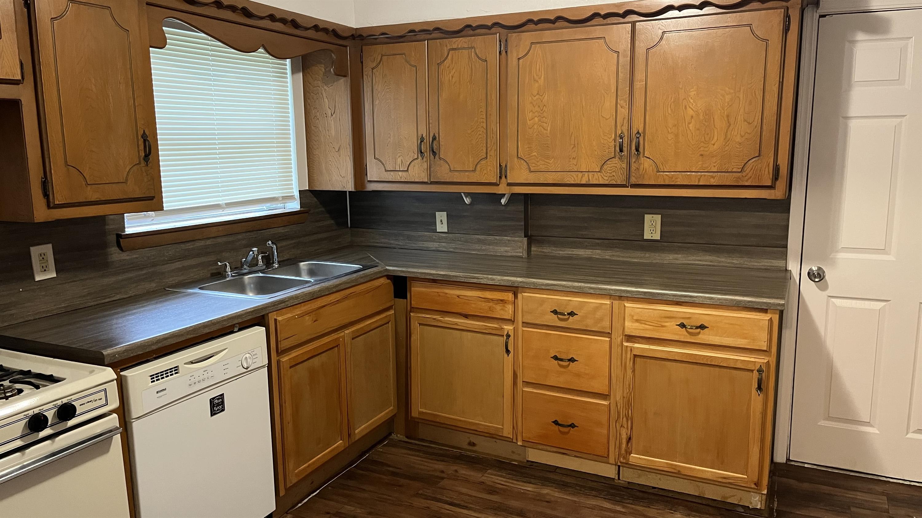 2325 McCracken Dr – photo 4