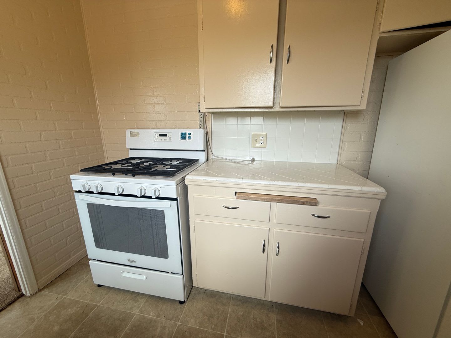 Fresh 3 bedroom + bonus room house minutes away from the beach! – photo 5