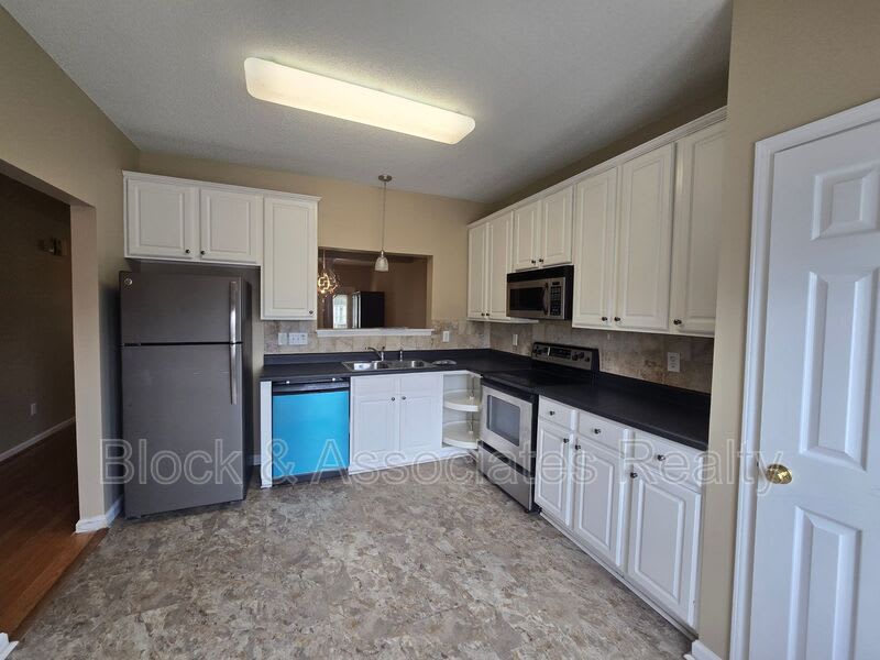 210 Brittany Way – photo 3