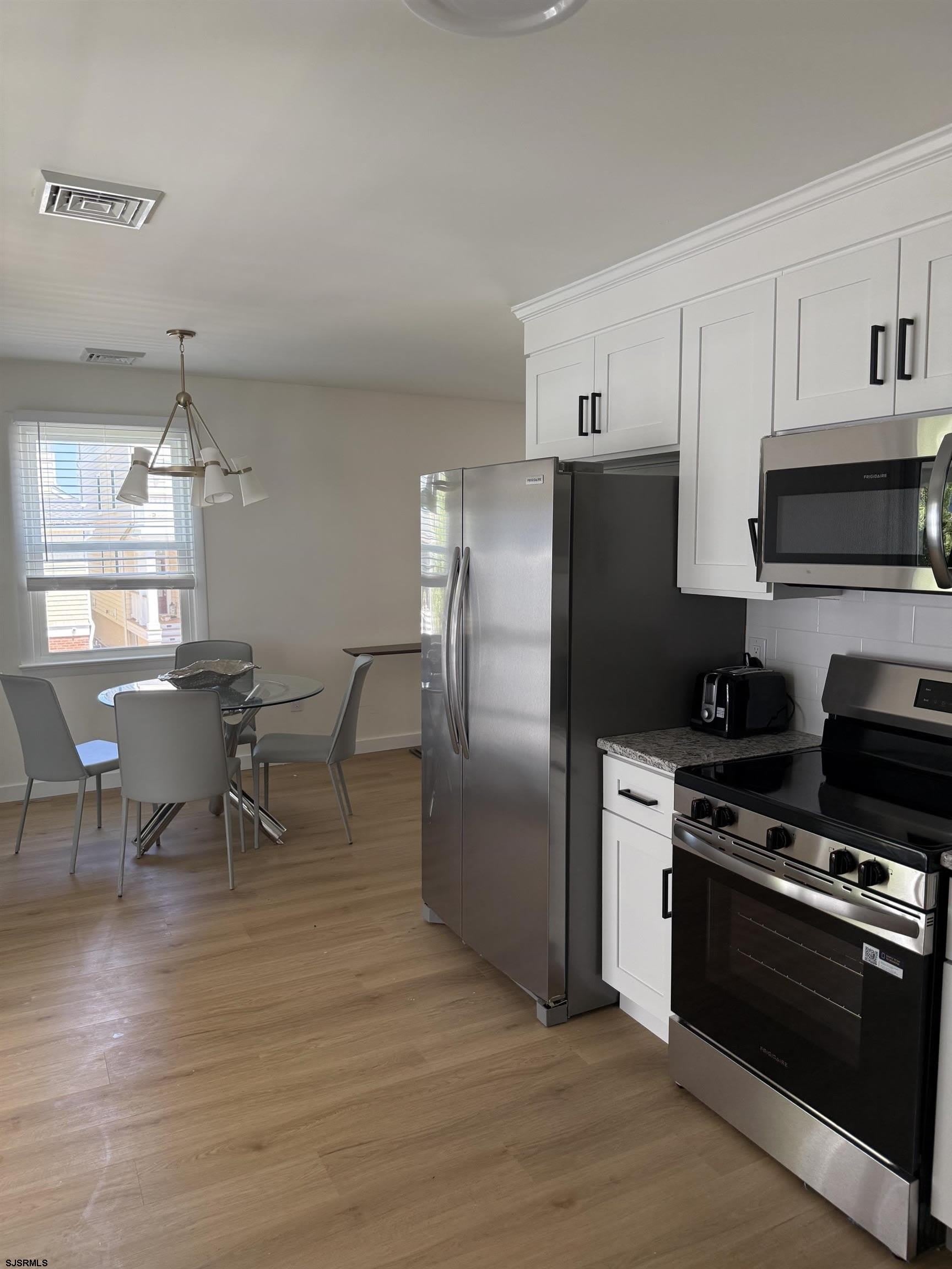210 N Surrey Ave – photo 5