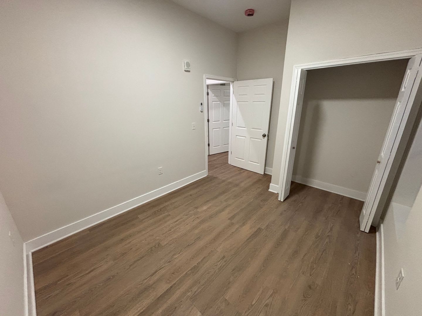 Fully Remodeled 3-Bedroom Apartment – photo 4