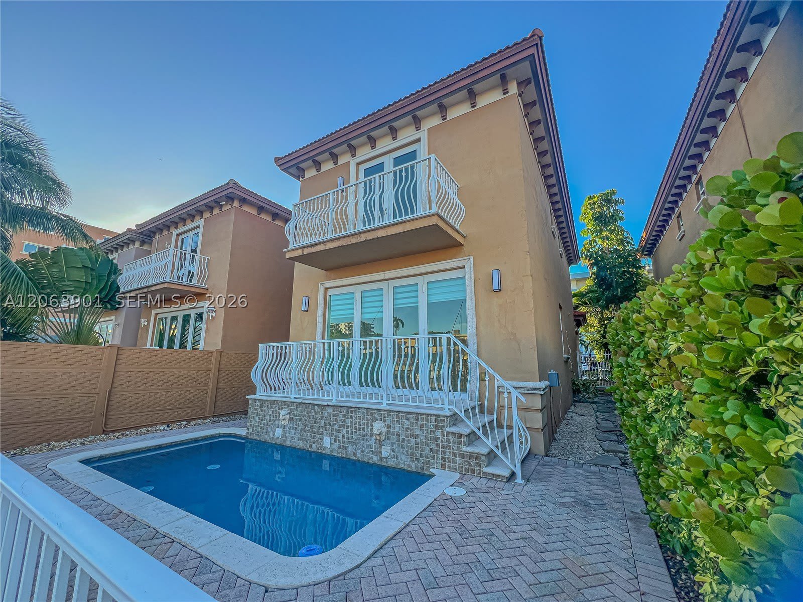 3850 NE 168th St – photo 1