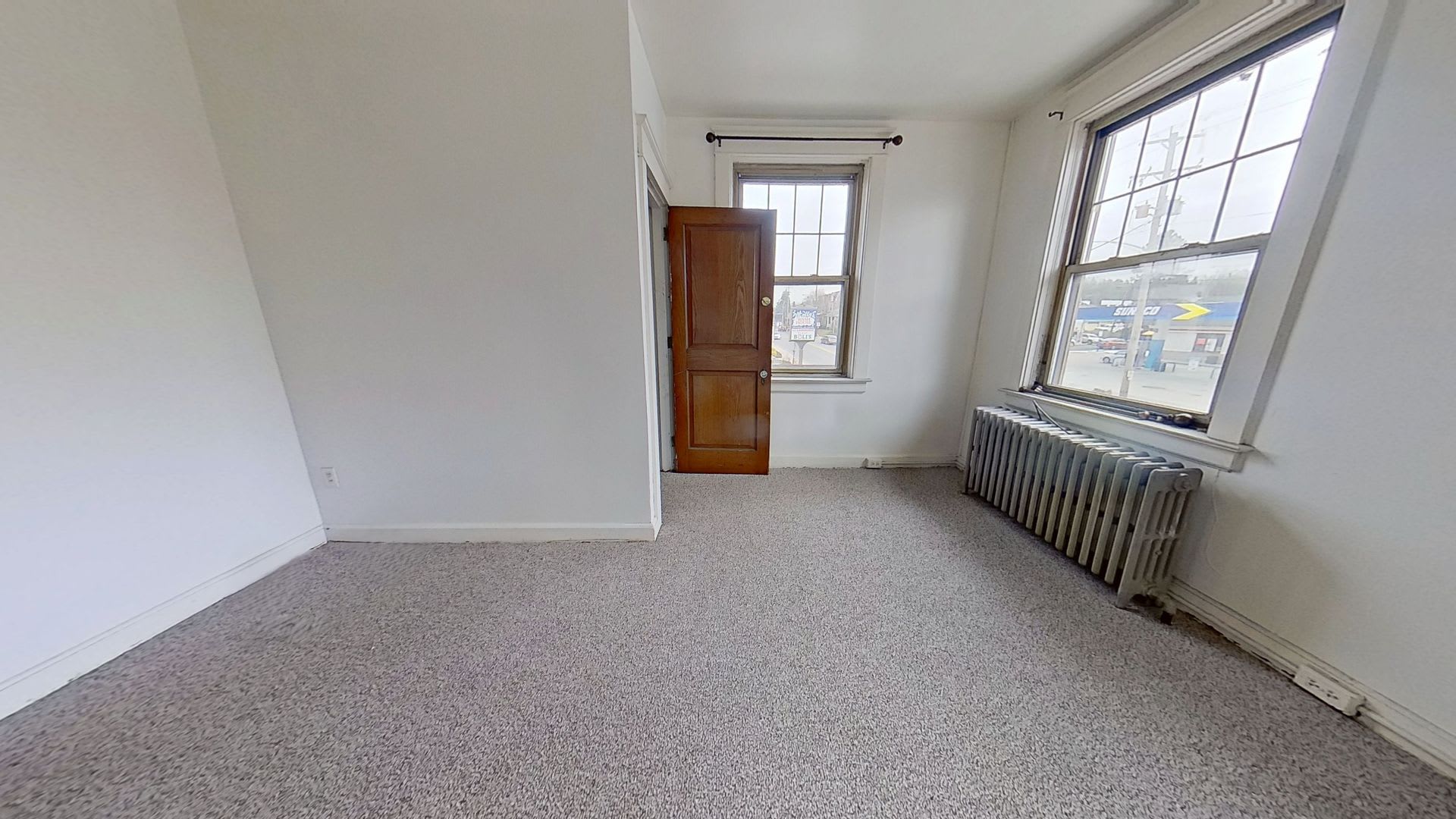 Comfortable 2-Bedroom Second-Floor Apartment – photo 5