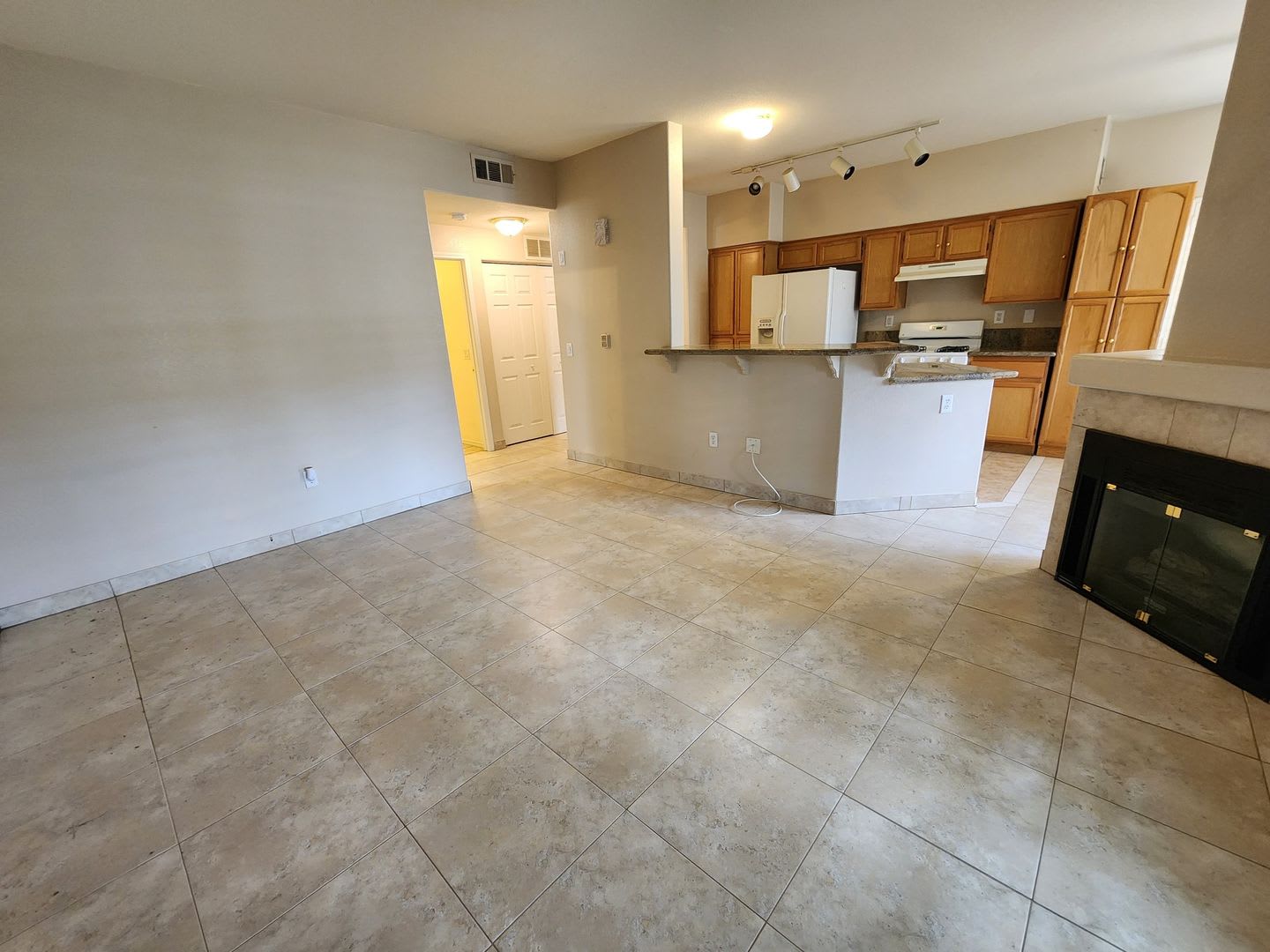 Charming 2 Bed 2 Bath Downstairs Condo In Silverado Ranch! – photo 4