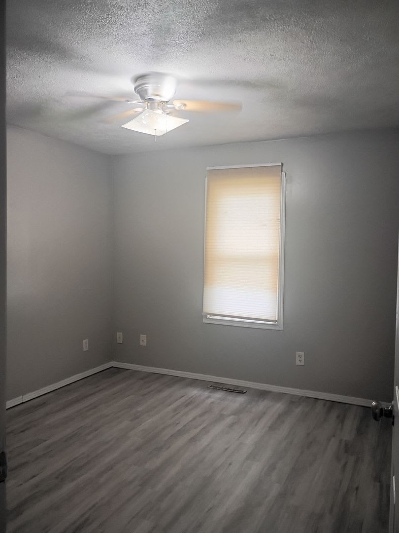 For Rent 1213 W 17Th St 2 Bedroom 1 Bathroom Home Nice Porch Nice Back Yard New Flooring Washer Dryer Hookups – photo 5
