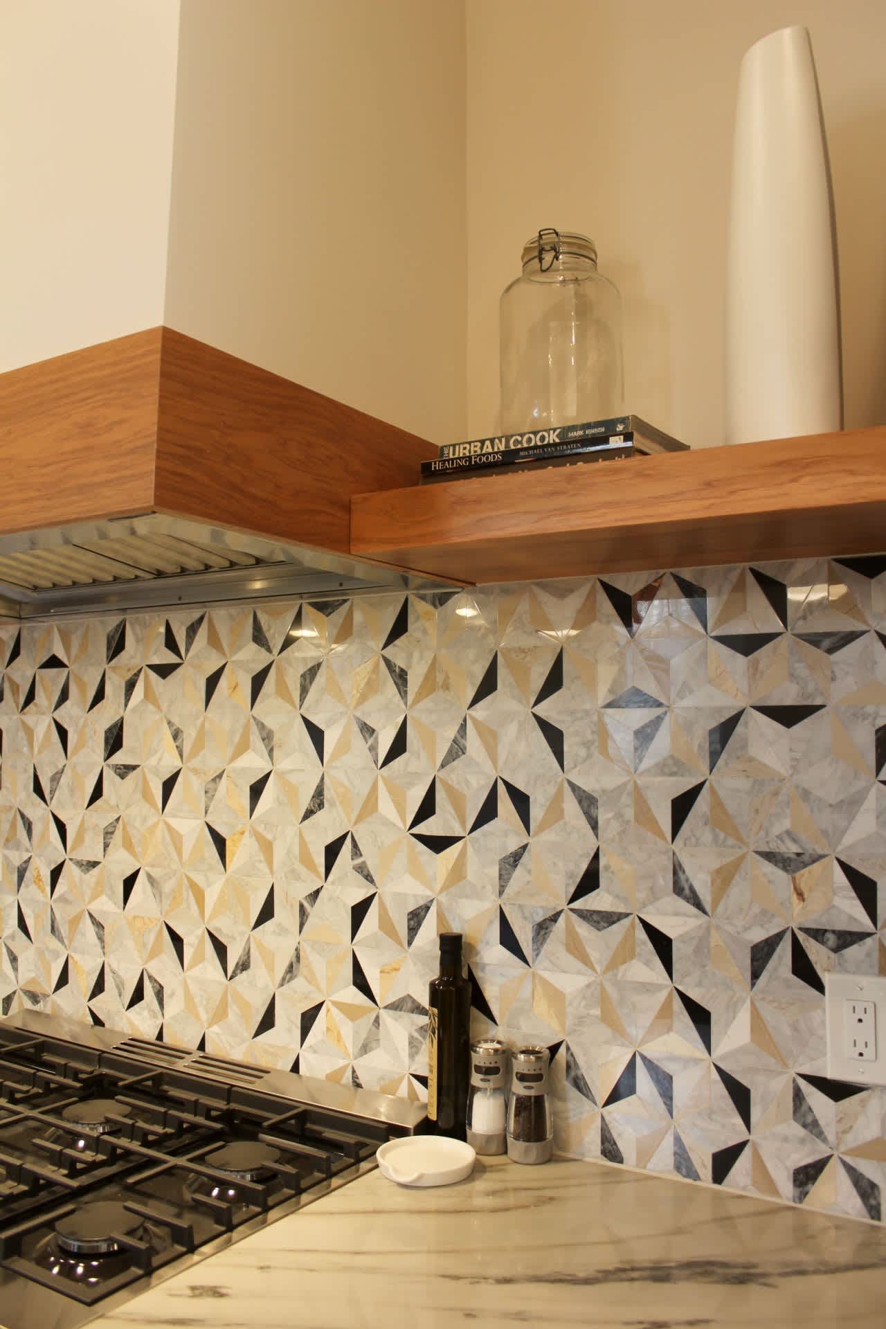 1819 Sarah Street Apt 2 – photo 2