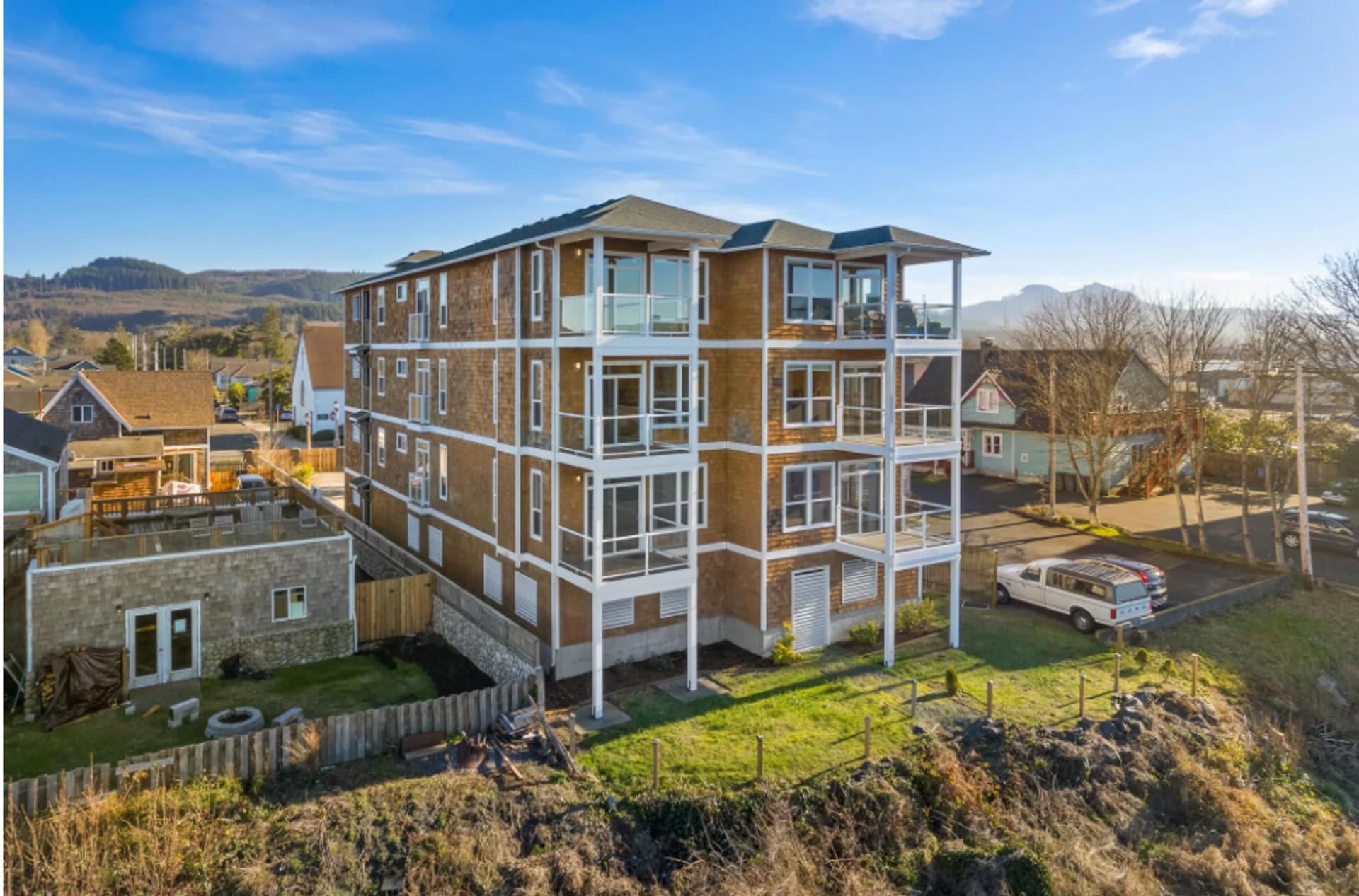 2 Bedroom, 2 Bath.. LOCATION LOCATION LOCATION.... River Views!! – photo 2