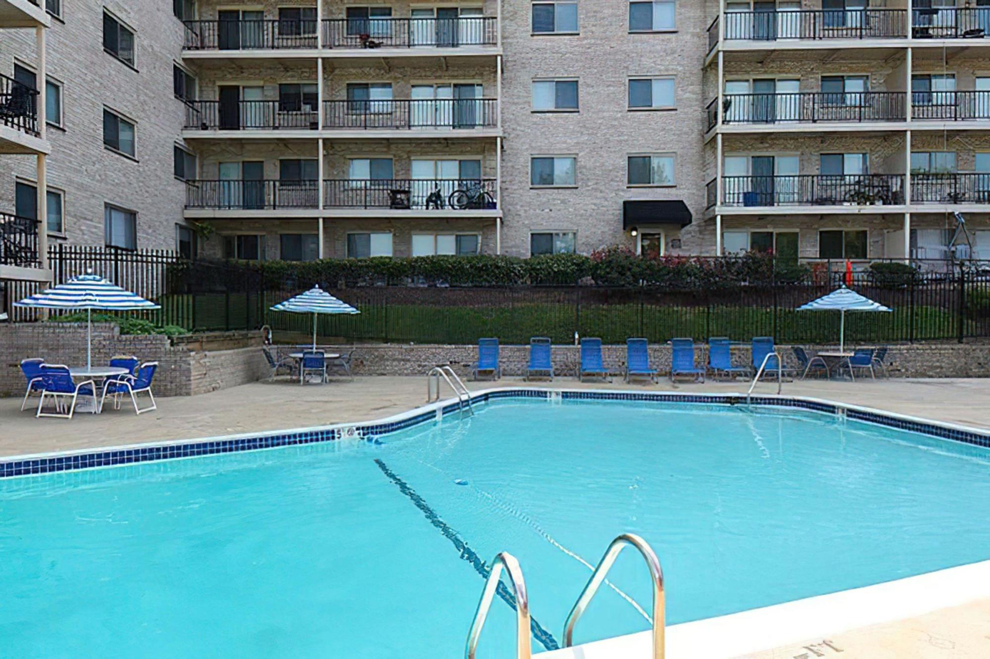 Kings Park Plaza Apartment Homes – photo 5