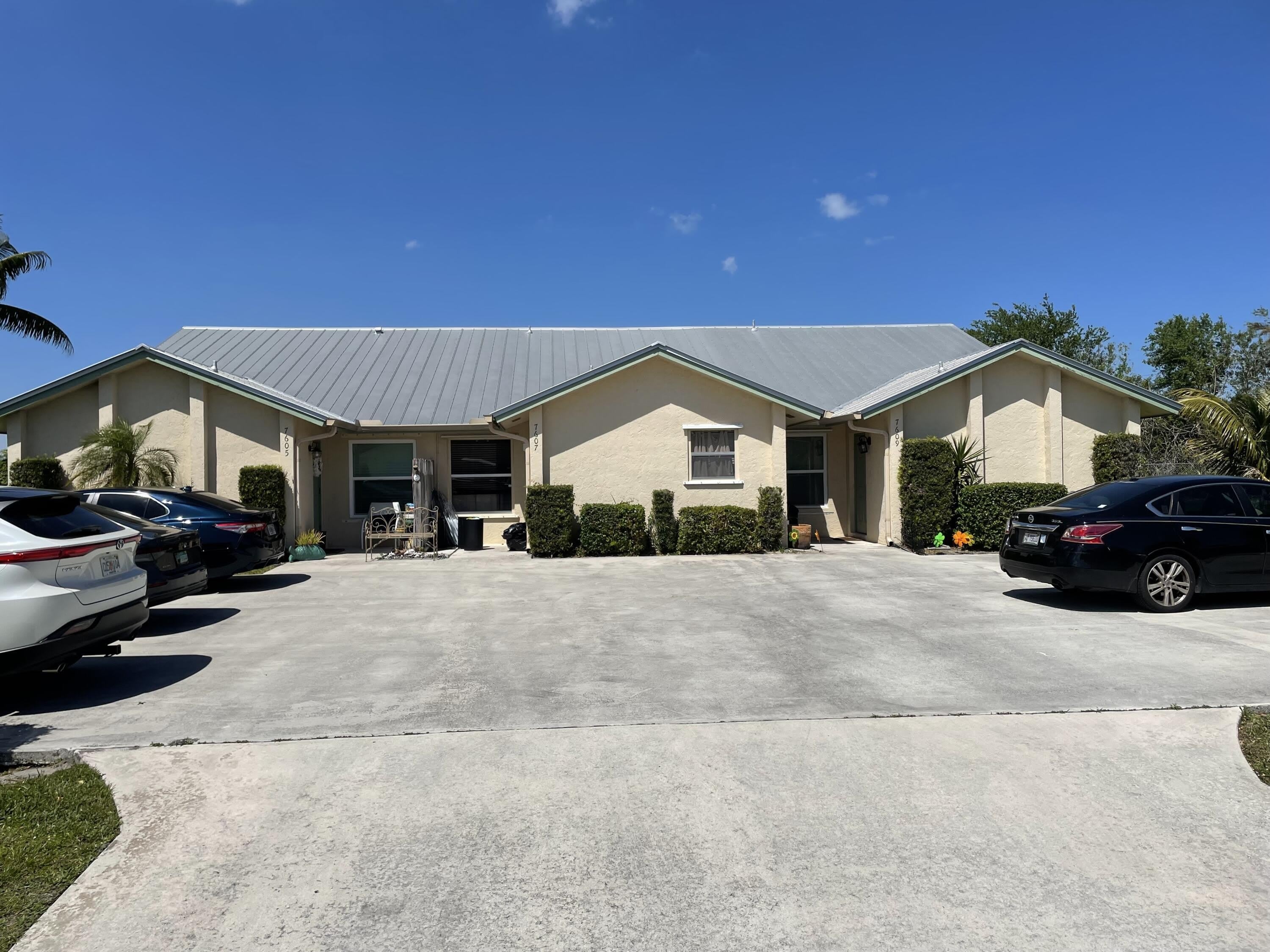 7607 SE Hobe Terrace – photo 1