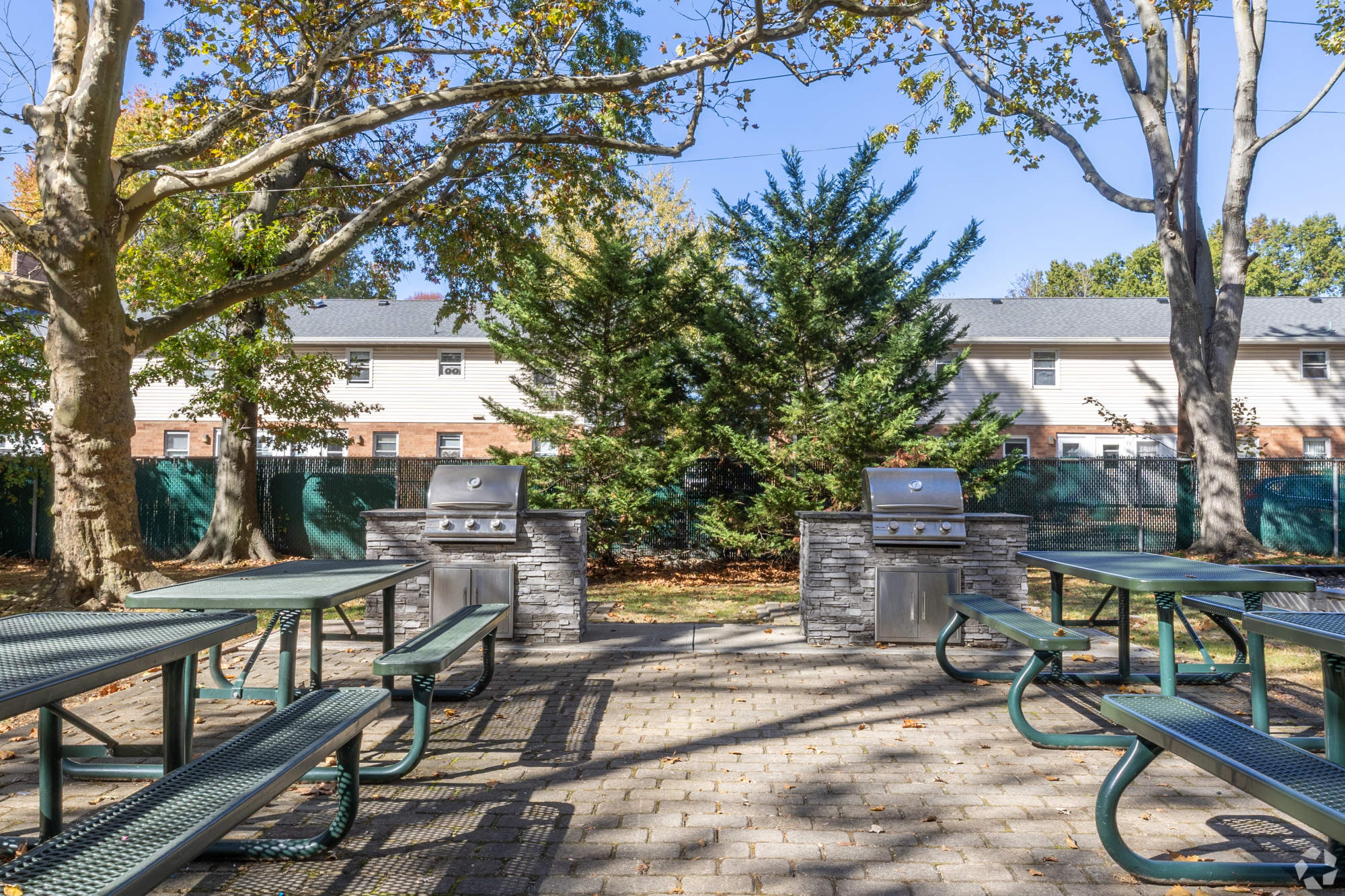 Lakeview Apartments – photo 2