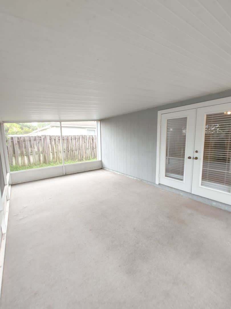 2/2 House with Garage in Palm Grove – photo 5