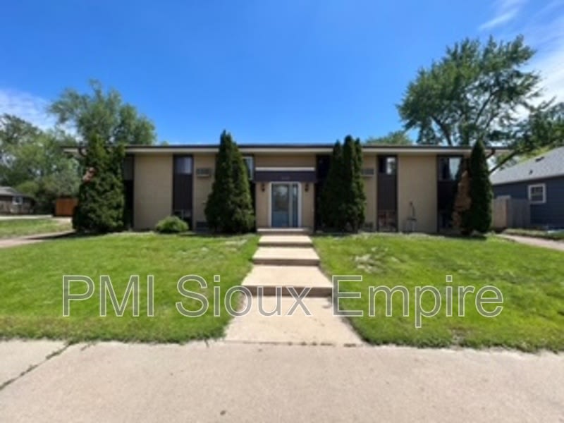 440 S. Western – photo 1