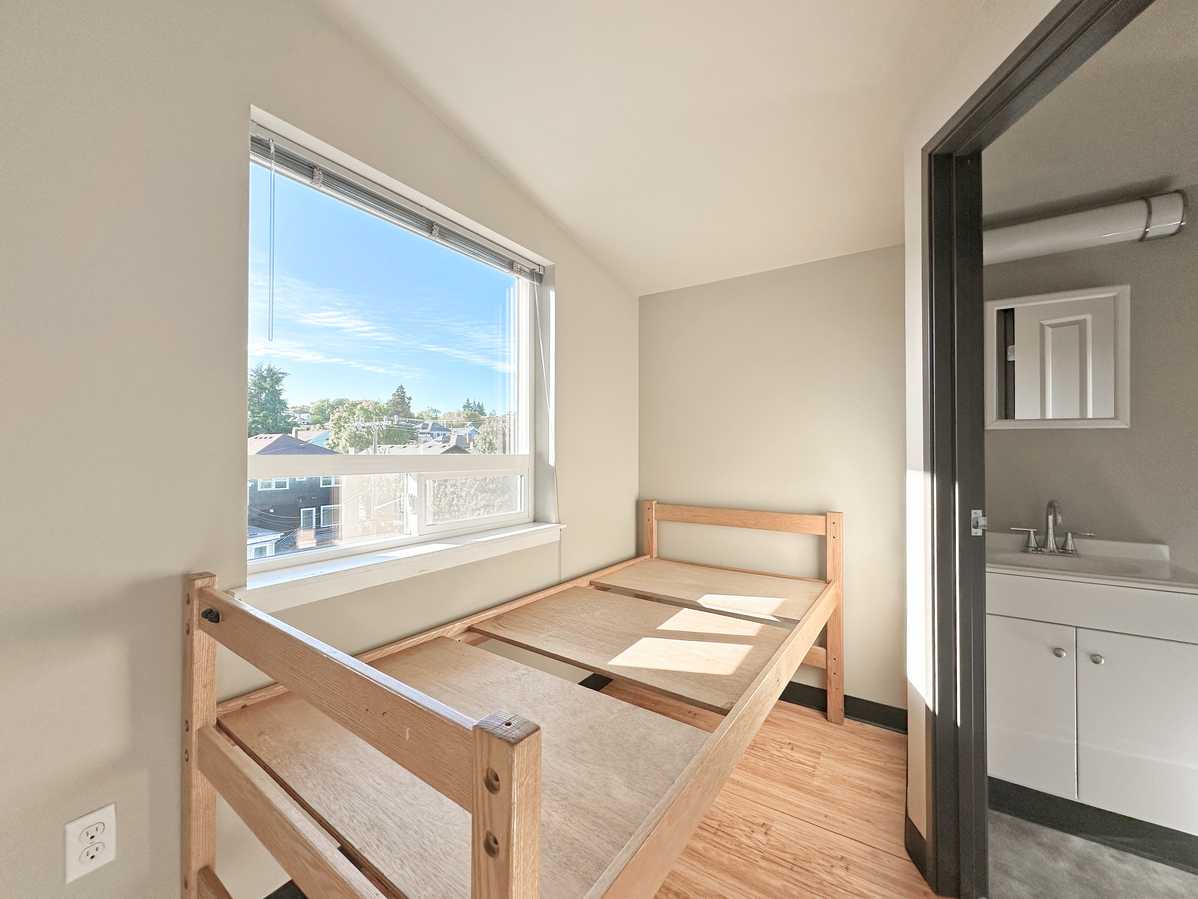 Juno Studios is now Leasing! – photo 5