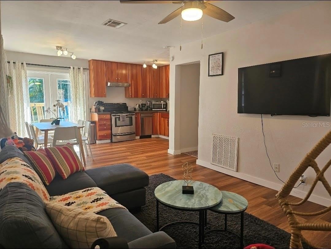 2015 OAKWOOD Avenue – photo 2
