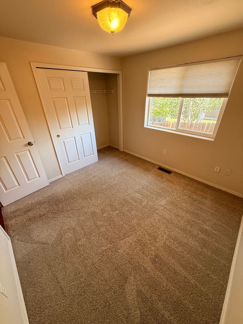 CHECK OUT THIS SPACIOUS, WELCOMING HOME IN THE MOUNTAIN VIEW DISTRICT!!! – photo 4