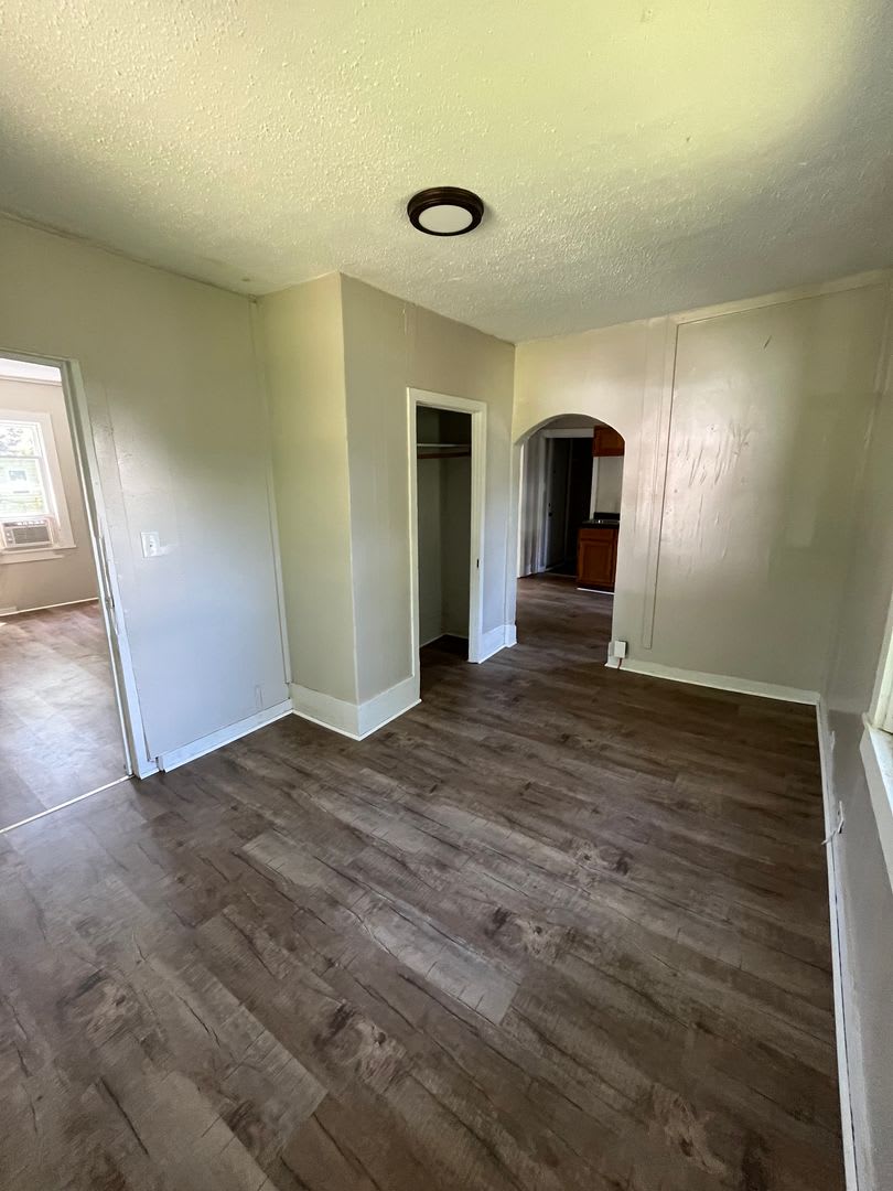 Available now! – 2 Bed / 1 Bath Home in Nevada, MO – photo 5