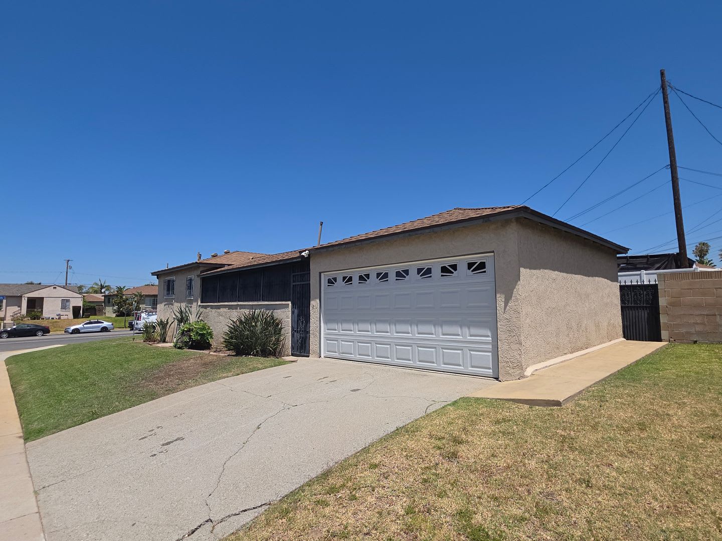 Updated 3 Bedroom Home With Bonus Room New Appliances New Central Air – photo 3