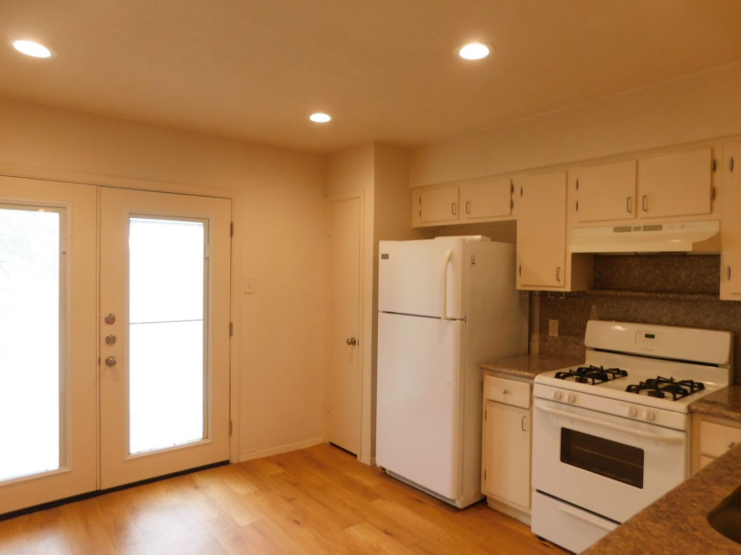 Armstrong Living Trust #8 (5403 Westgate Blvd) – photo 5