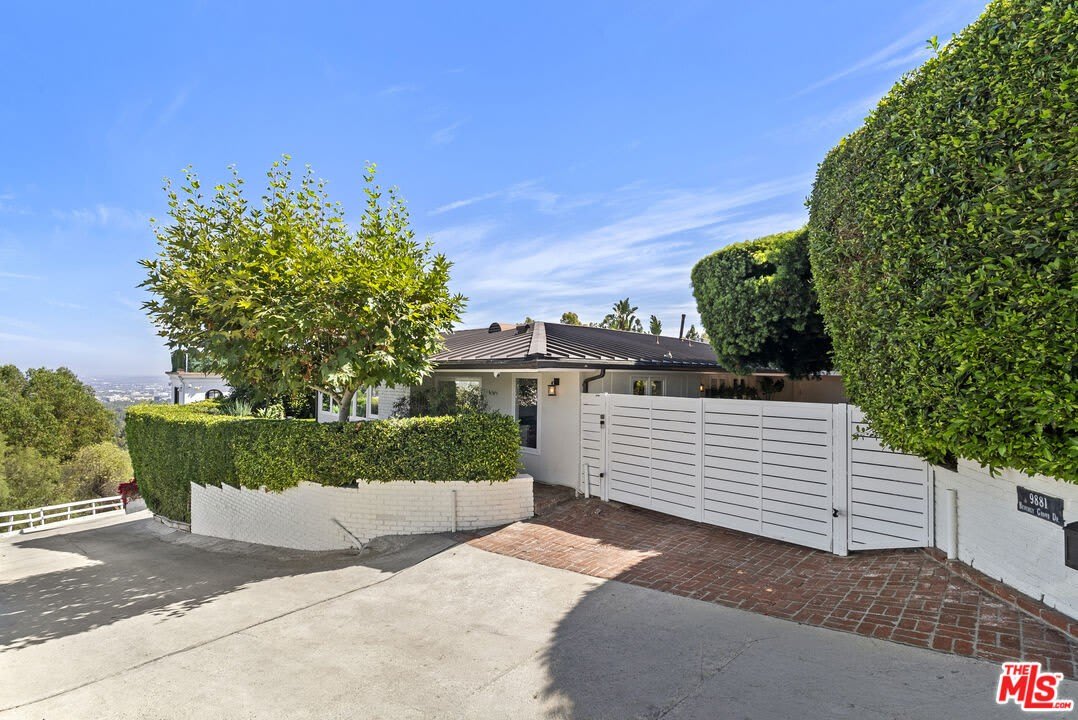 9881 Beverly Grove Dr – photo 1