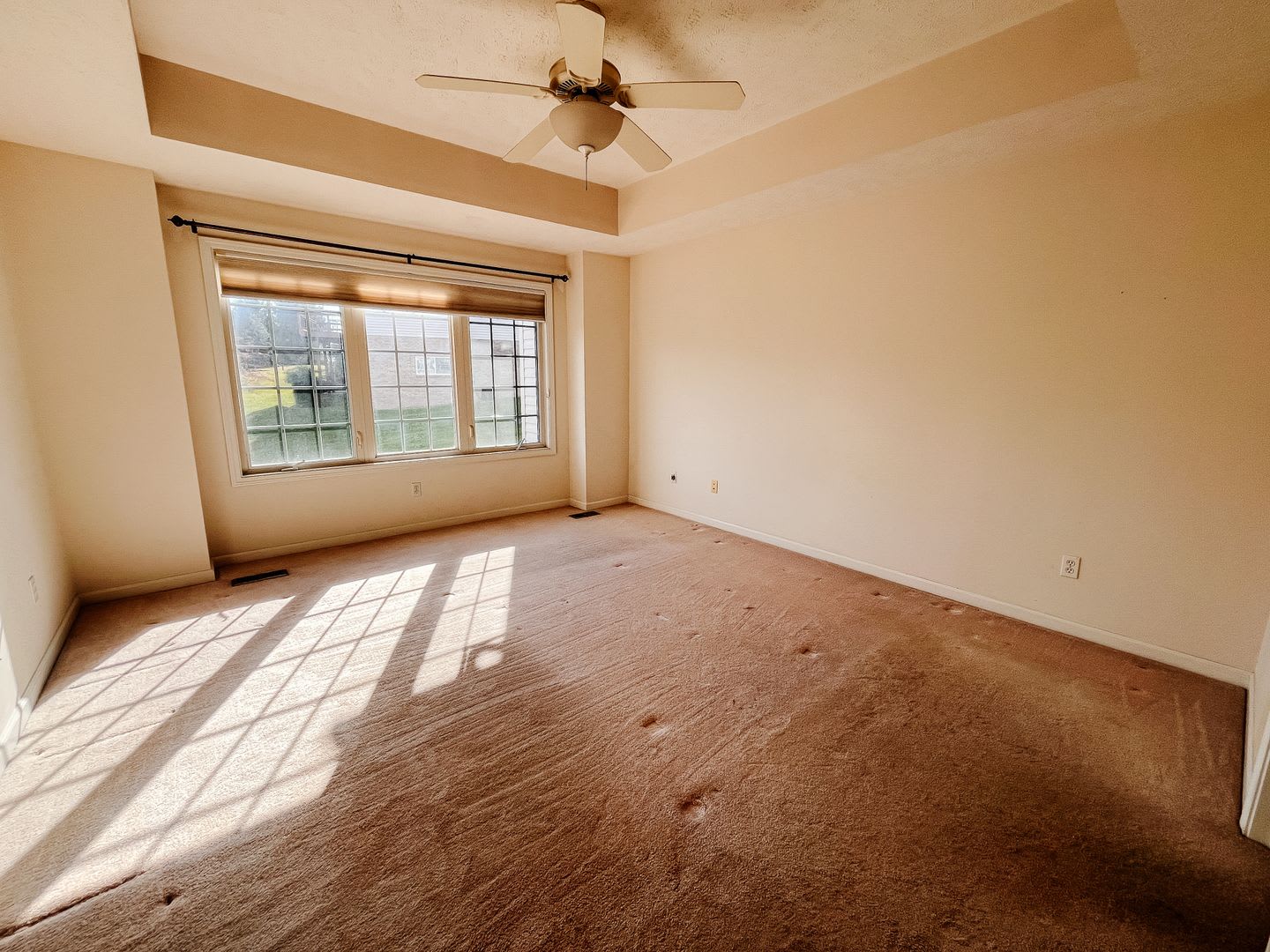 Renovated 3 Bedroom, 3 Bath Townhouse with 2-car garage and views! – photo 4