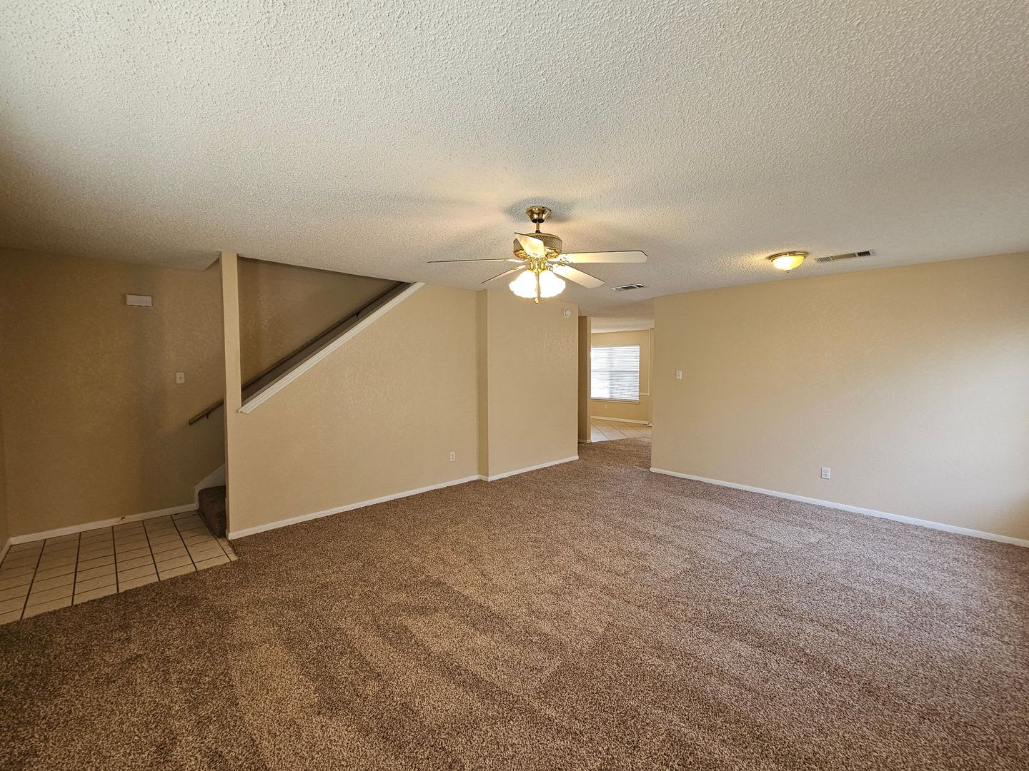BACK TO SCHOOL RENT SPECIAL – photo 3