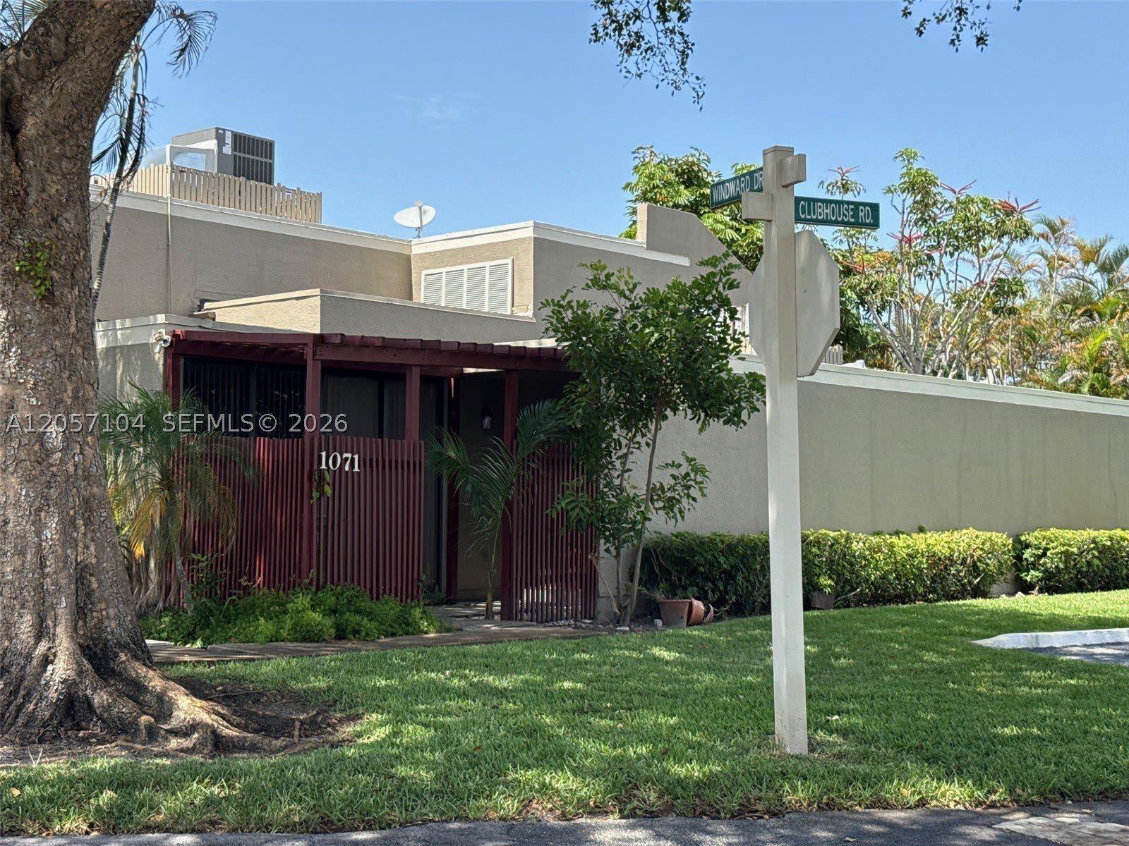 1071 Windward Dr – photo 1