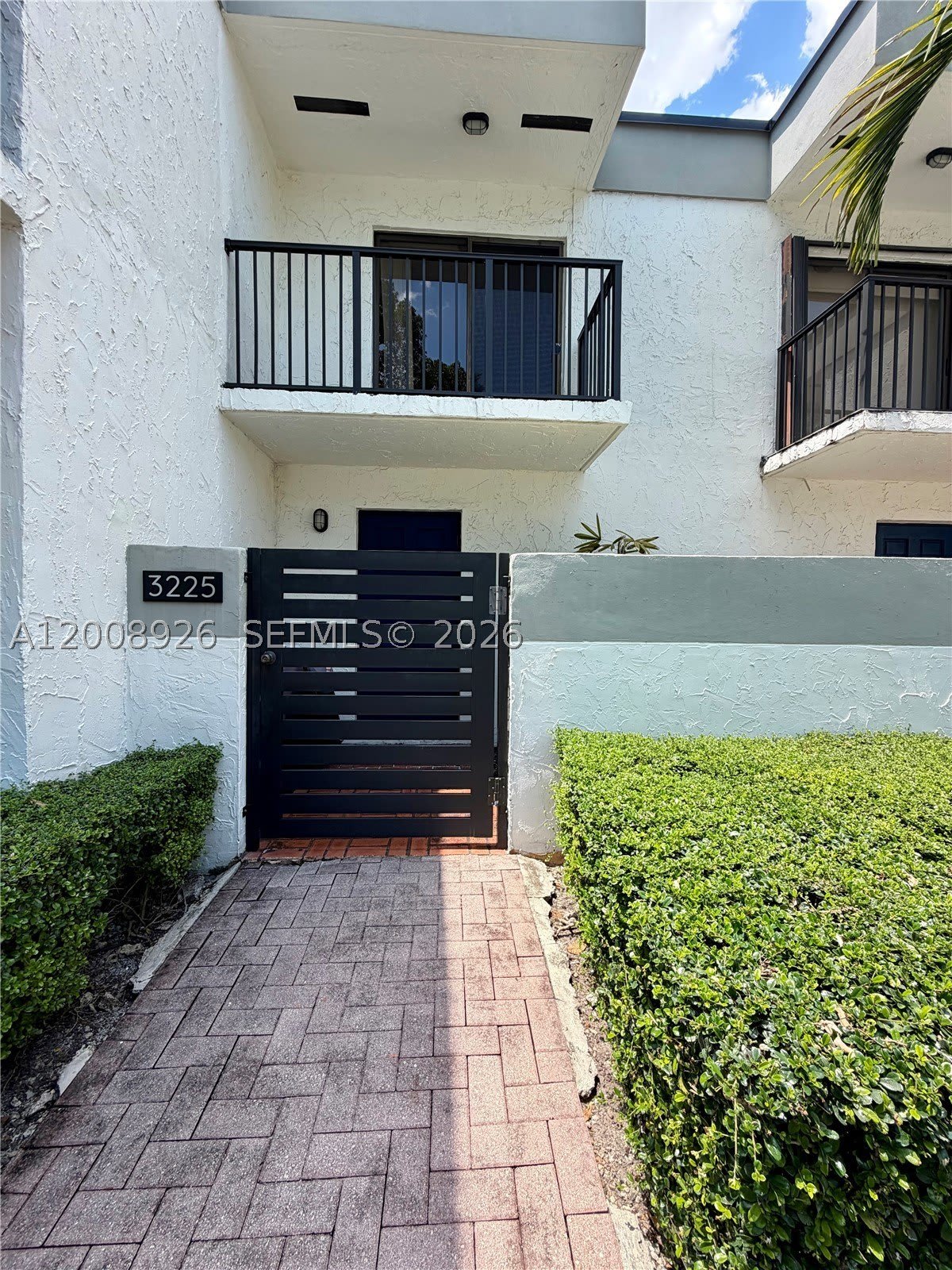 3225 Bird Ave – photo 1