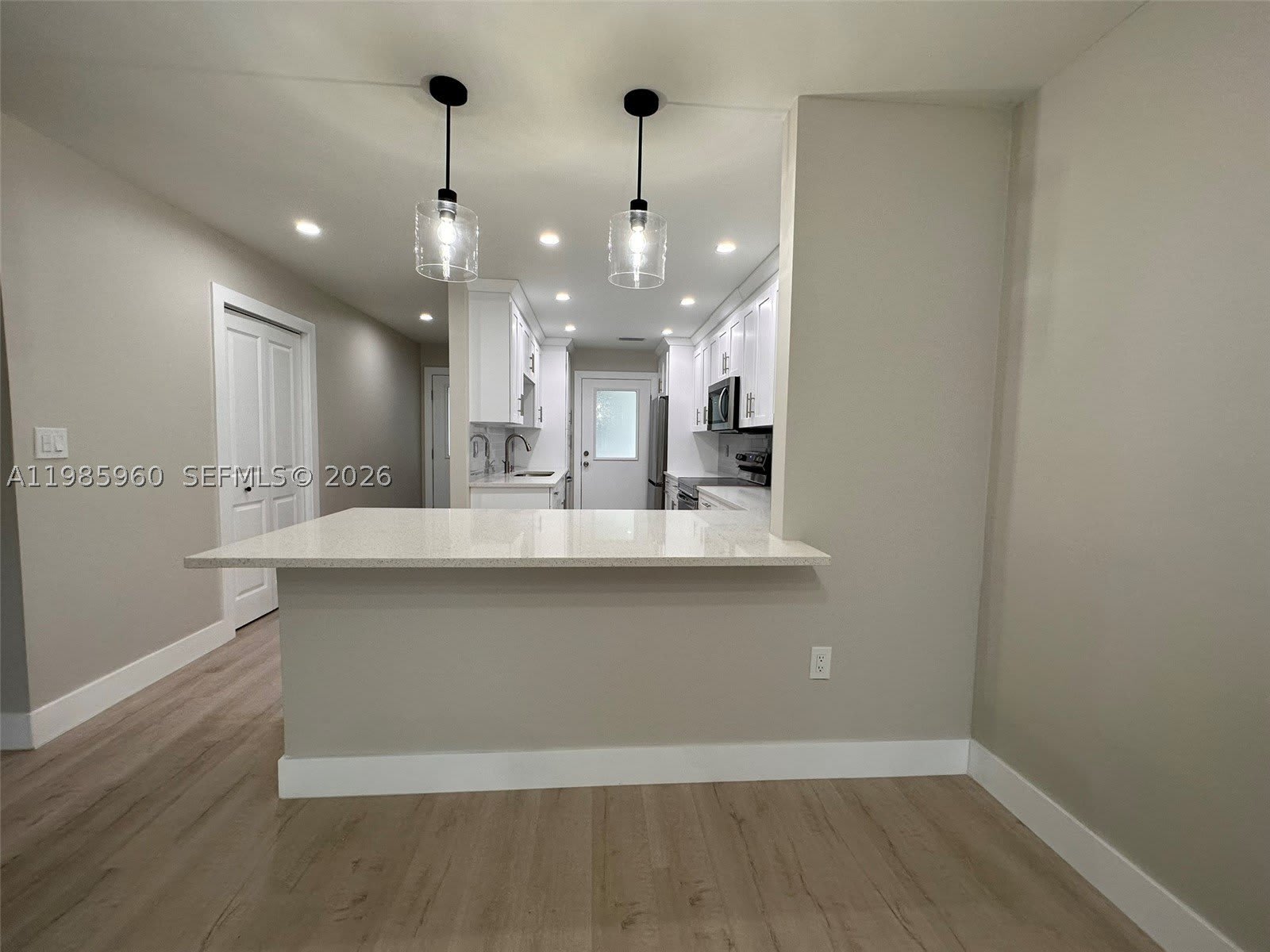 708 Victoria Dr – photo 5