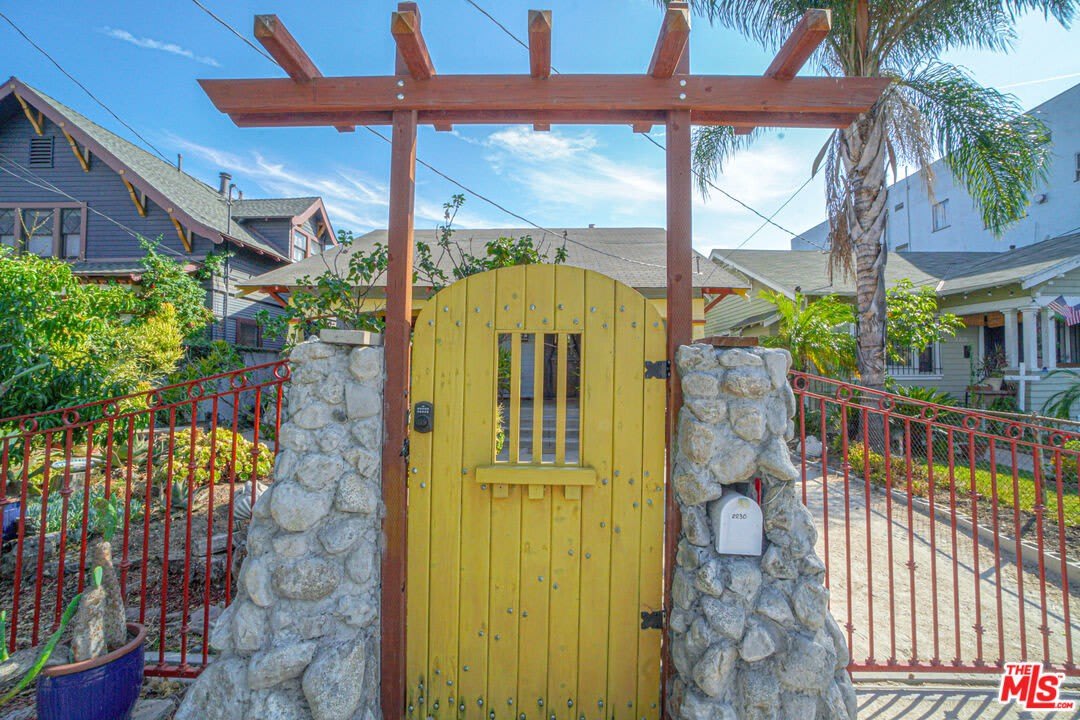 2230 INEZ St – photo 5