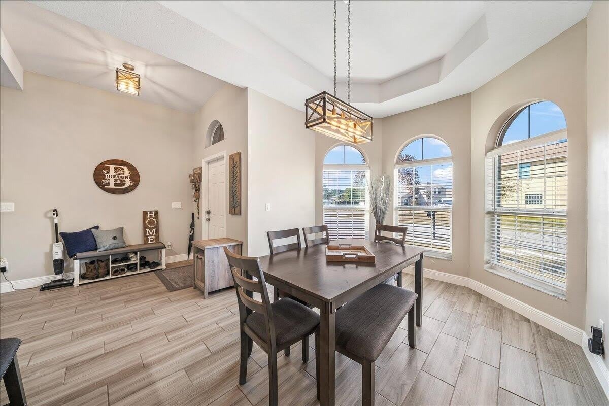 340 PALM BREEZES Drive – photo 5