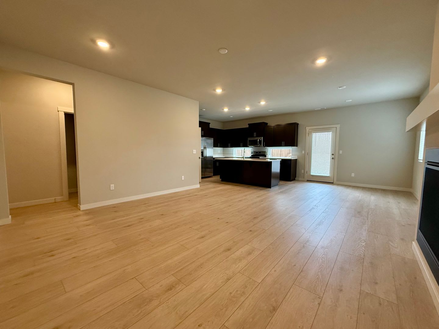 Charming 3 Bed 2.5 Bath Tualatin Home with Fenced Yard & 2-Car Garage! – photo 4