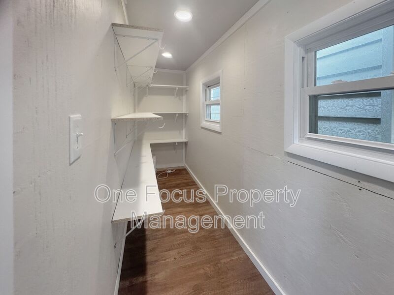 16 N Jones St – photo 2
