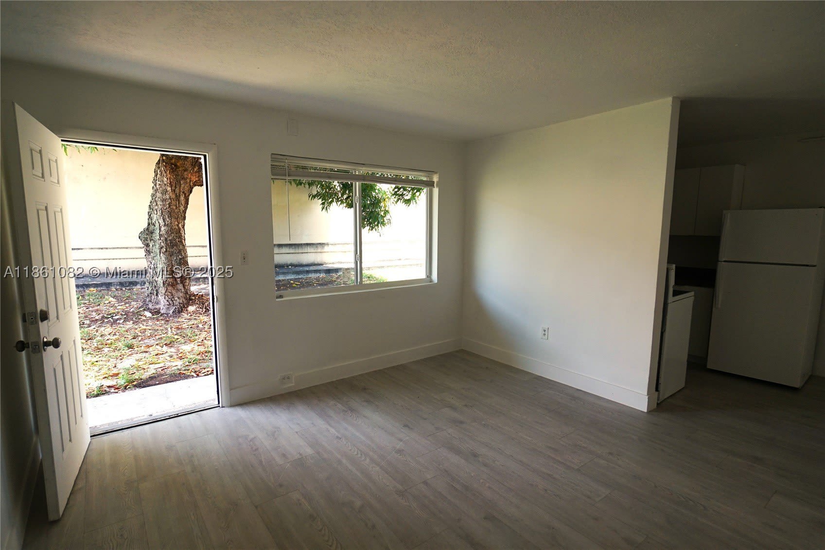 584 NW 65th St – photo 2