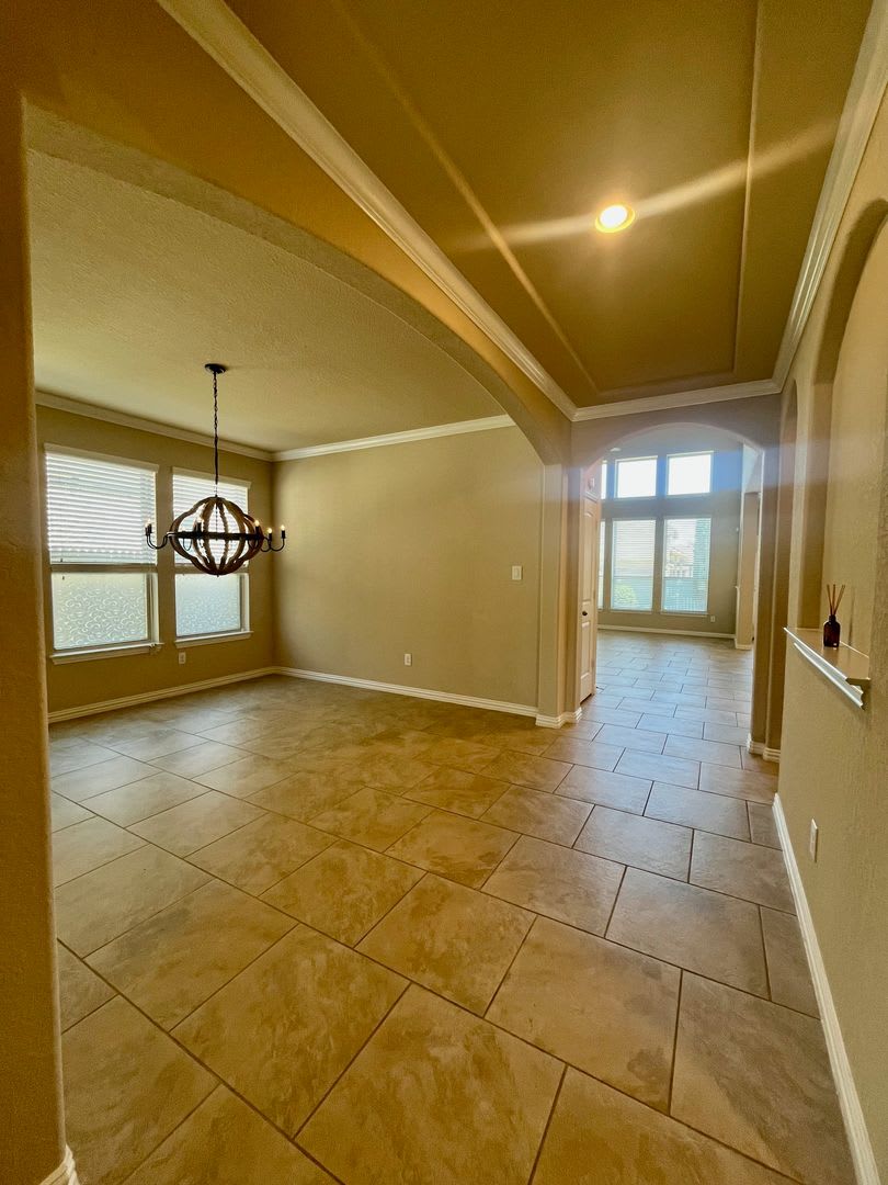 Fabulous 5 Bedroom/4 Full Bath Home w/ Study, GameRoom & Backyard Oasis! Move in Ready! – photo 5
