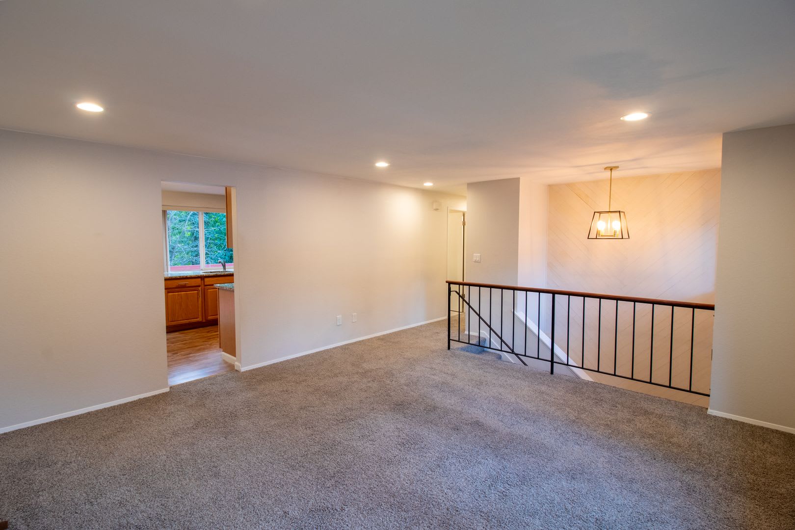 4Bd/1.75Ba Kirkland Home – photo 3