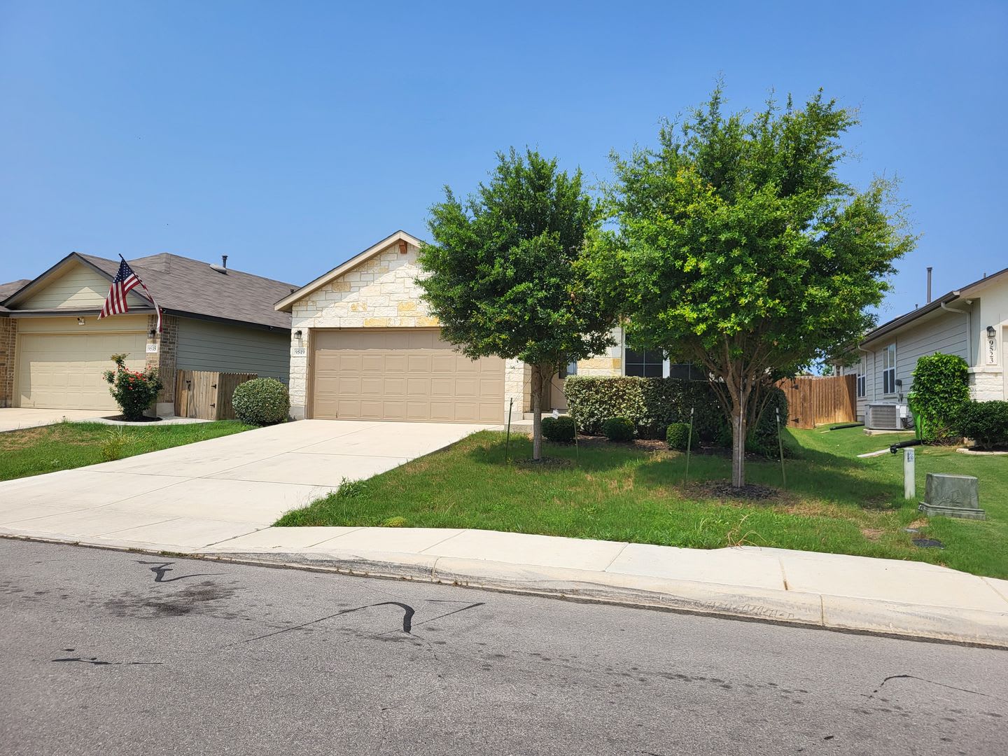 Pristine Home With Open Floor Plan – photo 2