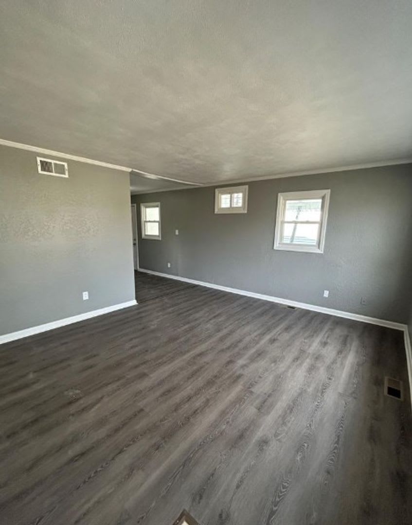 For Lease – photo 4