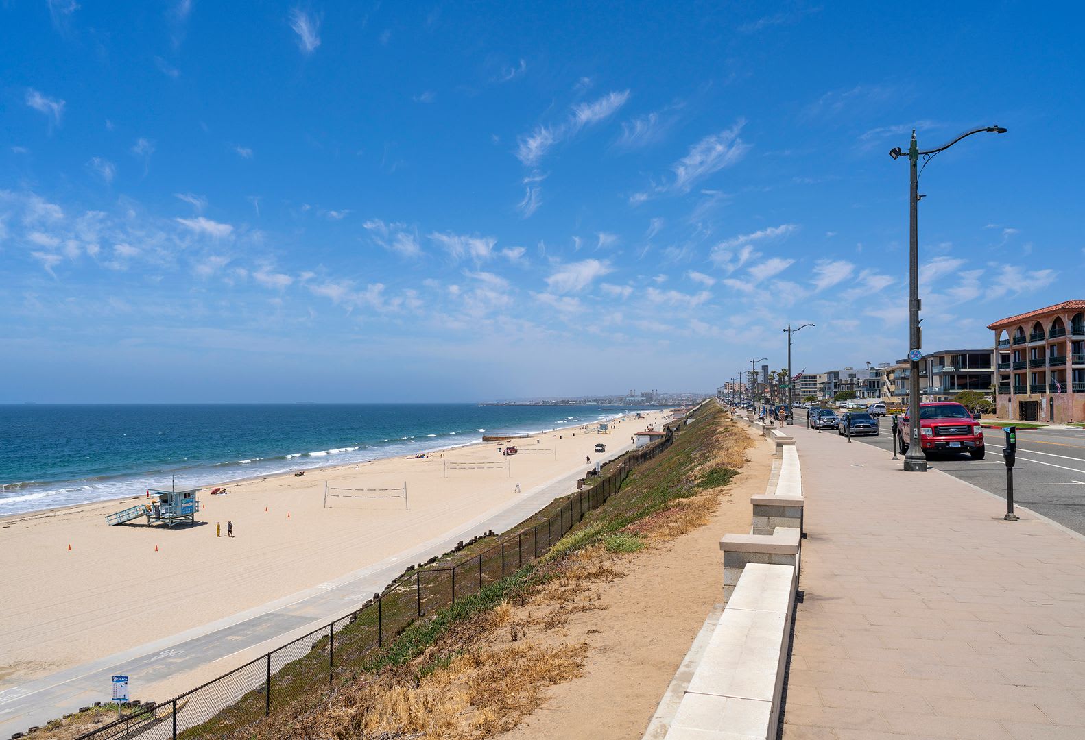Location, location, location! Wonderful 3-Bedroom, 2.5-Bath Home in South Redondo Beach – photo 2