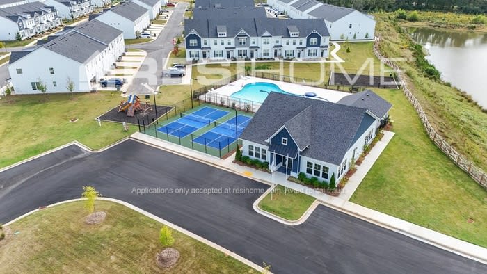283 Rae Way – photo 2