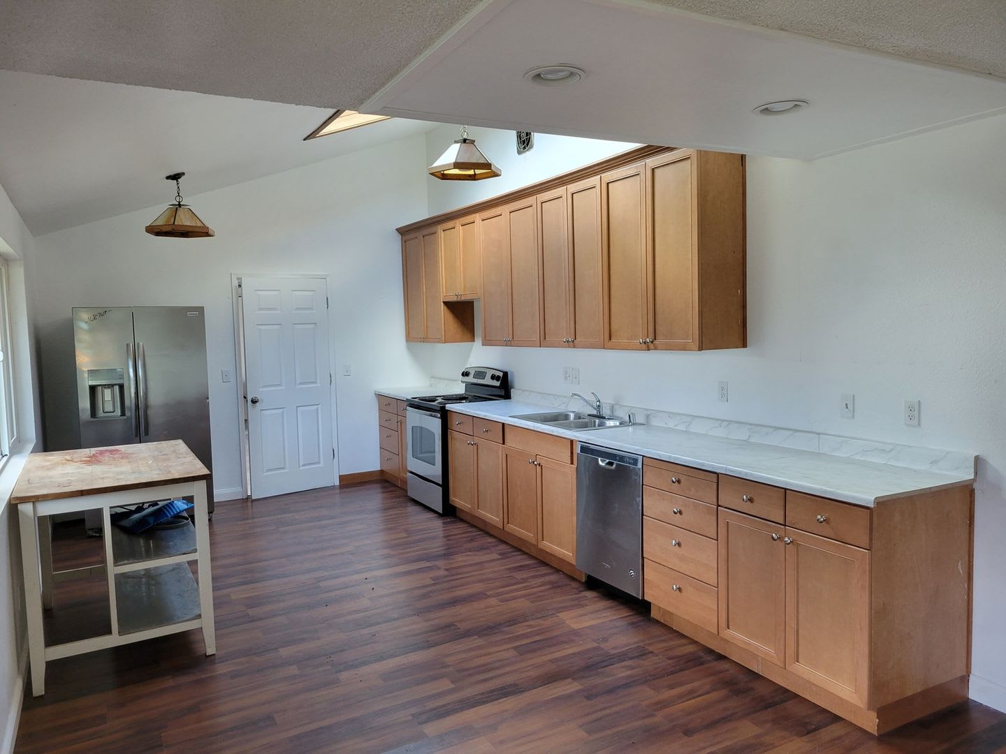 3 Bedroom Single Family Home In Everett With Bonus Room Huge Lot – photo 3