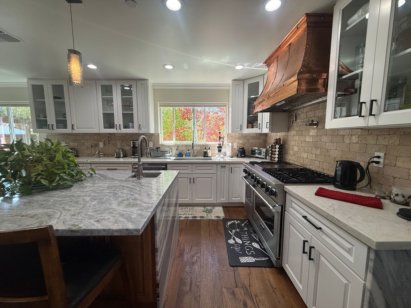 Luxurious 4 bdrm 3.5 bath home w/chef's kitchen, Santa Cruz gardens – photo 2