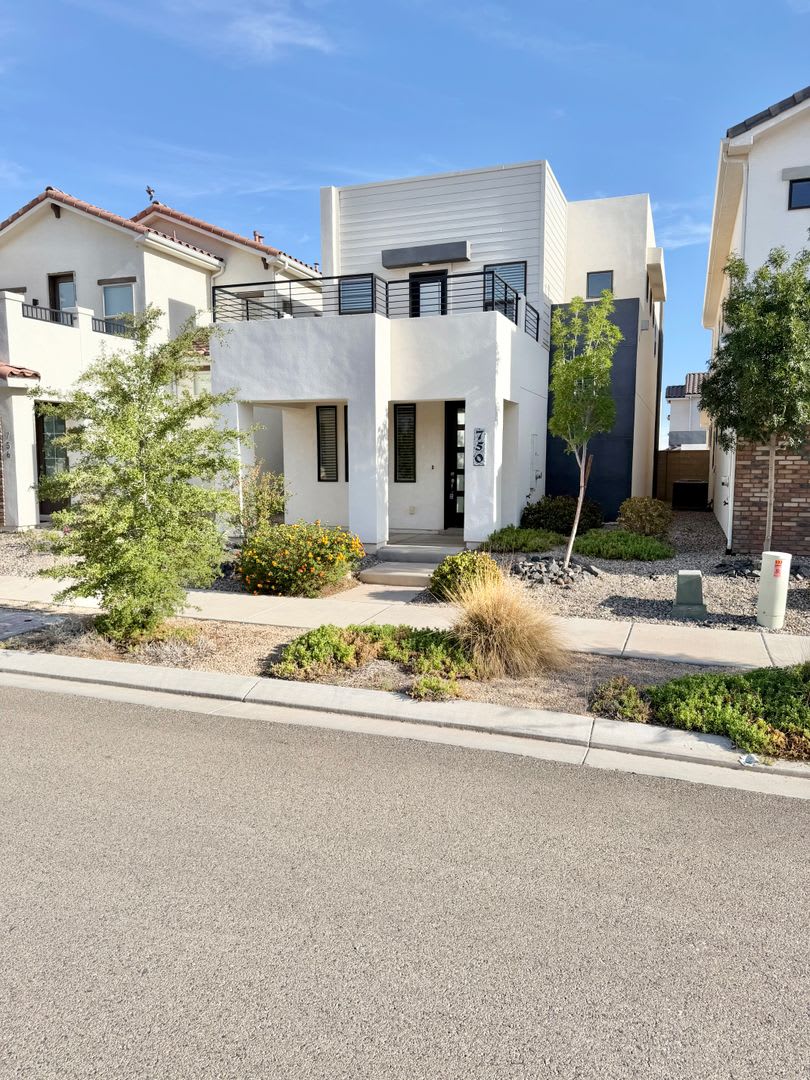 Gorgeous Desert Color Home with Internet Included! – photo 1
